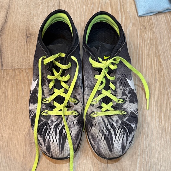 Nike Black and Gray Sneakers with Neon Yellow Laces - Picture 1 of 2